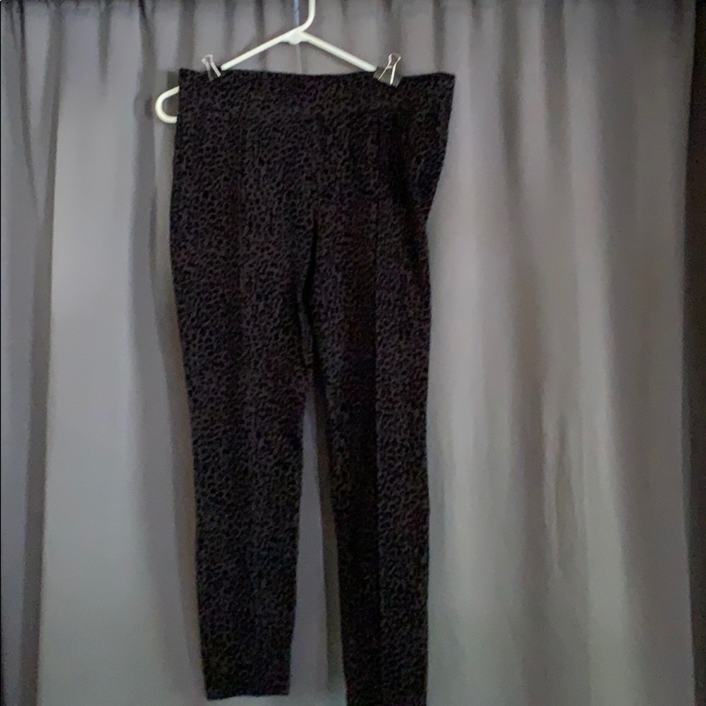Leopard pattern Women’s crop pants